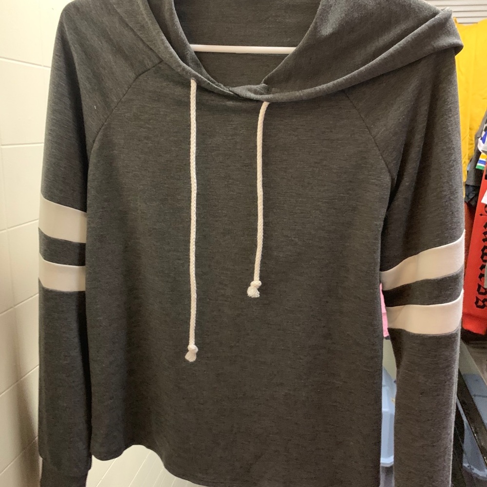 THIN GRAY LONG SLEEVE HOODIE